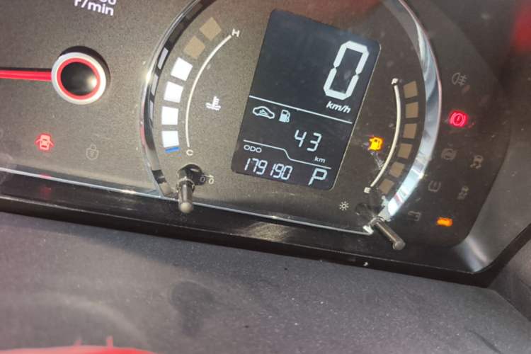 Used Roewe 350 2015 1.5L Automatic Luxury Sunroof Edition Odometer Close Up