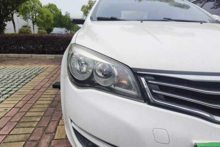 Used Roewe 350 2015 1.5L Manual Luxury Sunroof Edition Right Front Headlight