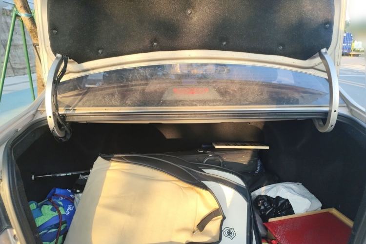 Used Roewe 350 2015 1.5L Manual Luxury Sunroof Edition Trunk