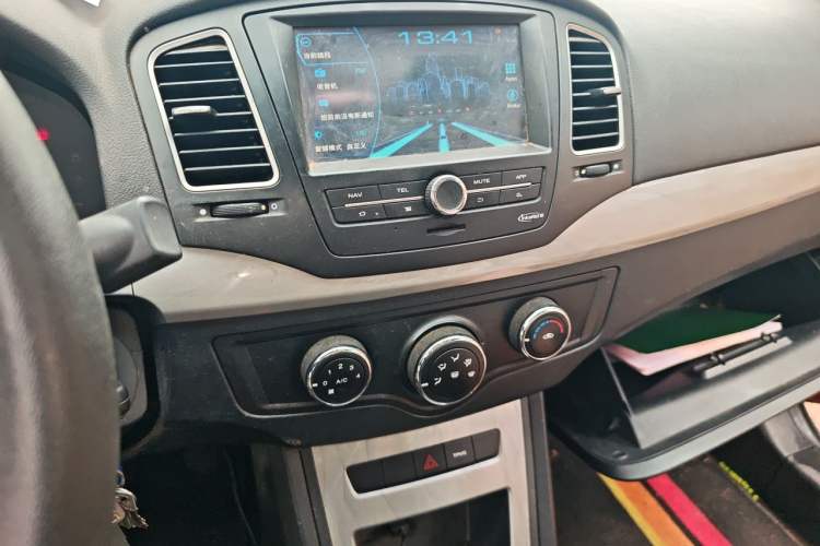 Used Roewe 350 2015 1.5L Manual Luxury Edition Audio And AC Panel