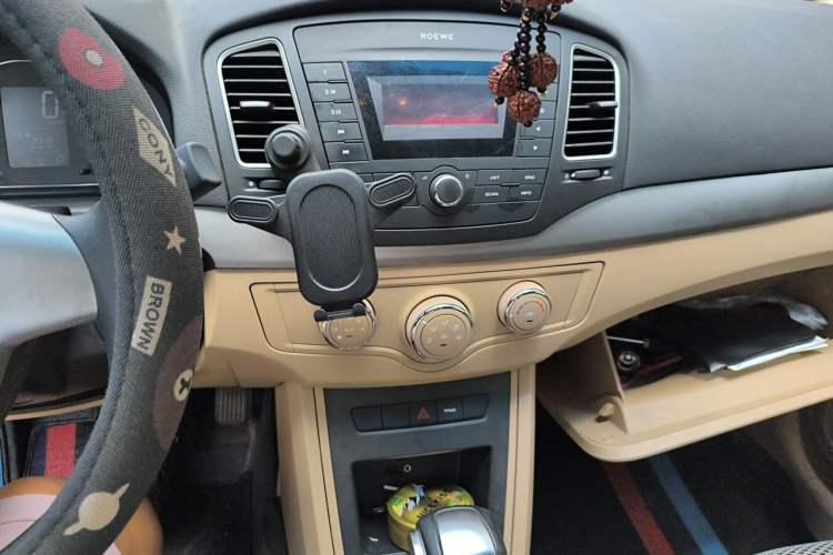 Used Roewe 350 2015 1.5L Automatic Luxury Sunroof Edition Audio And AC Panel