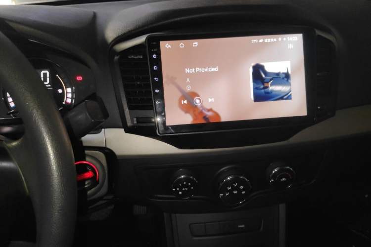 Used Roewe 350 2015 1.5L Automatic Luxury Sunroof Edition Audio And AC Panel