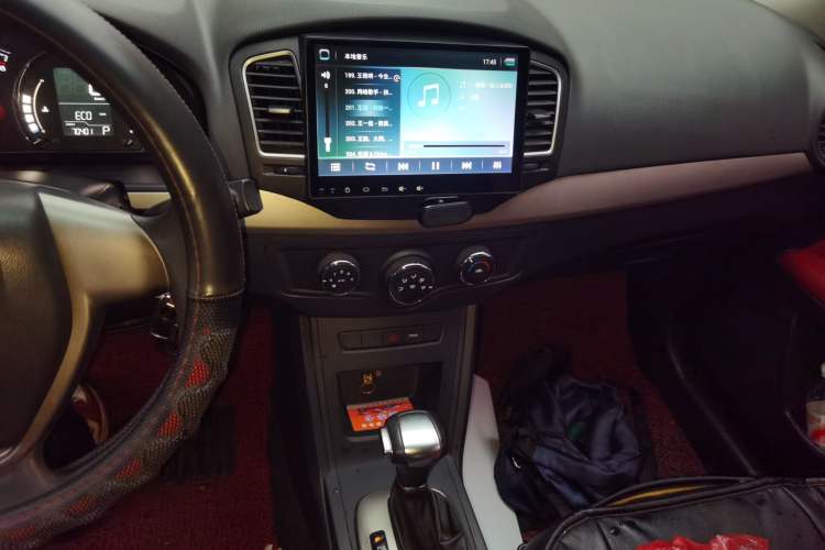 Used Roewe 350 2015 1.5L Automatic Luxury Sunroof Edition Audio And AC Panel