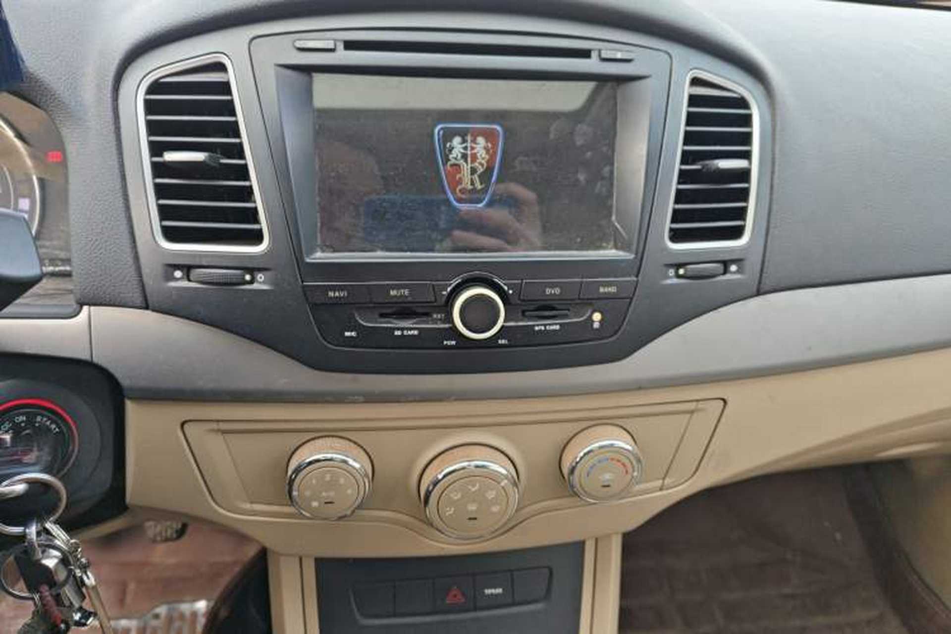 Used Roewe 350 2015 1.5L Manual Luxury Sunroof Edition Audio And AC Panel