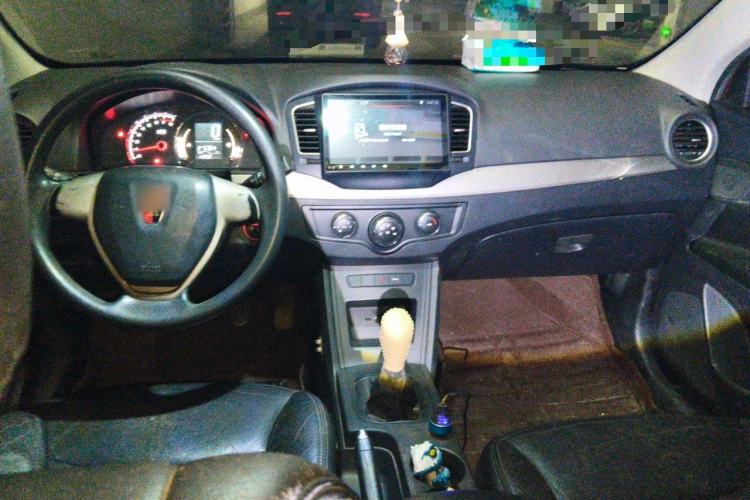 Used Roewe 350 2015 1.5L Manual Luxury Sunroof Edition Center Console