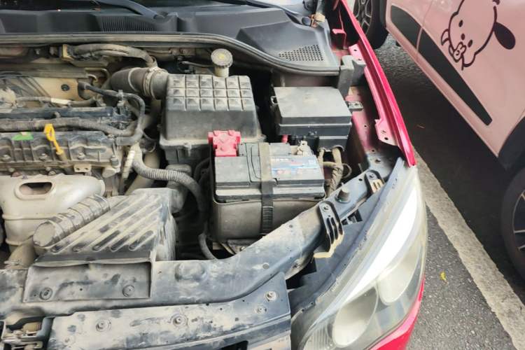 Used Roewe 350 2015 1.5L Manual Luxury Sunroof Edition Engine Bay Left