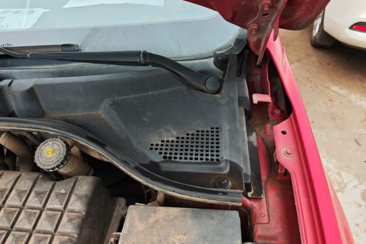 Used Roewe 350 2015 1.5L Manual Luxury Edition Engine Bay Left