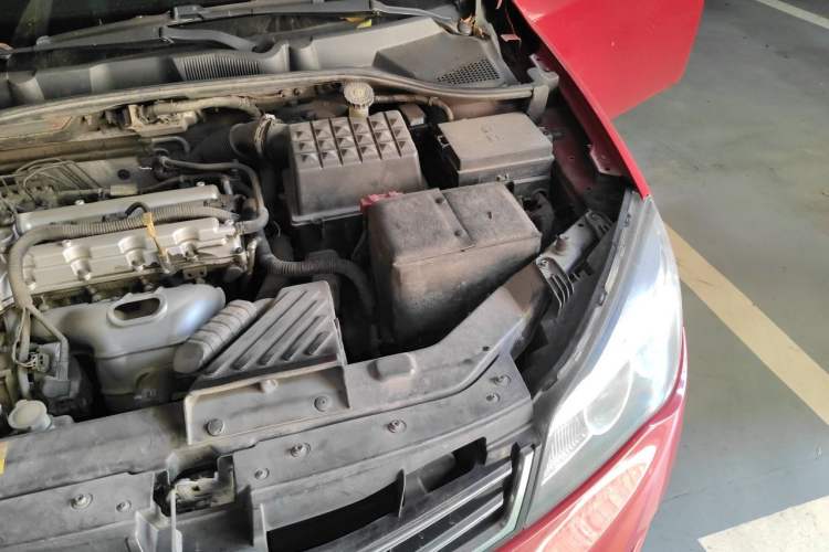 Used Roewe 350 2015 1.5L Automatic Luxury Sunroof Edition Engine Bay Left
