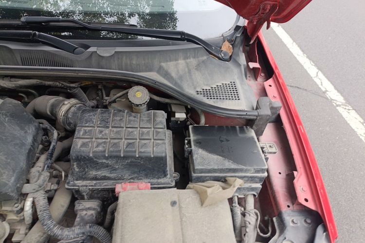 Used Roewe 350 2015 1.5L Automatic Luxury Edition Engine Bay Left