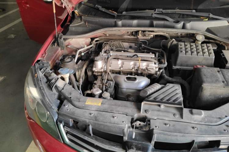 Used Roewe 350 2015 1.5L Automatic Luxury Sunroof Edition Engine Bay Right
