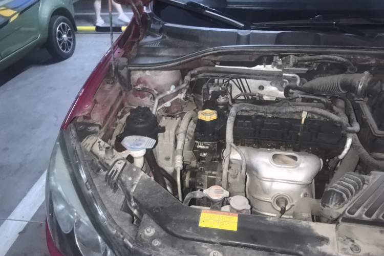Used Roewe 350 2015 1.5L Automatic Luxury Sunroof Edition Engine Bay Right