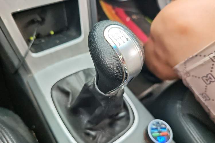 Used Roewe 350 2015 1.5L Manual Luxury Edition Gear Lever