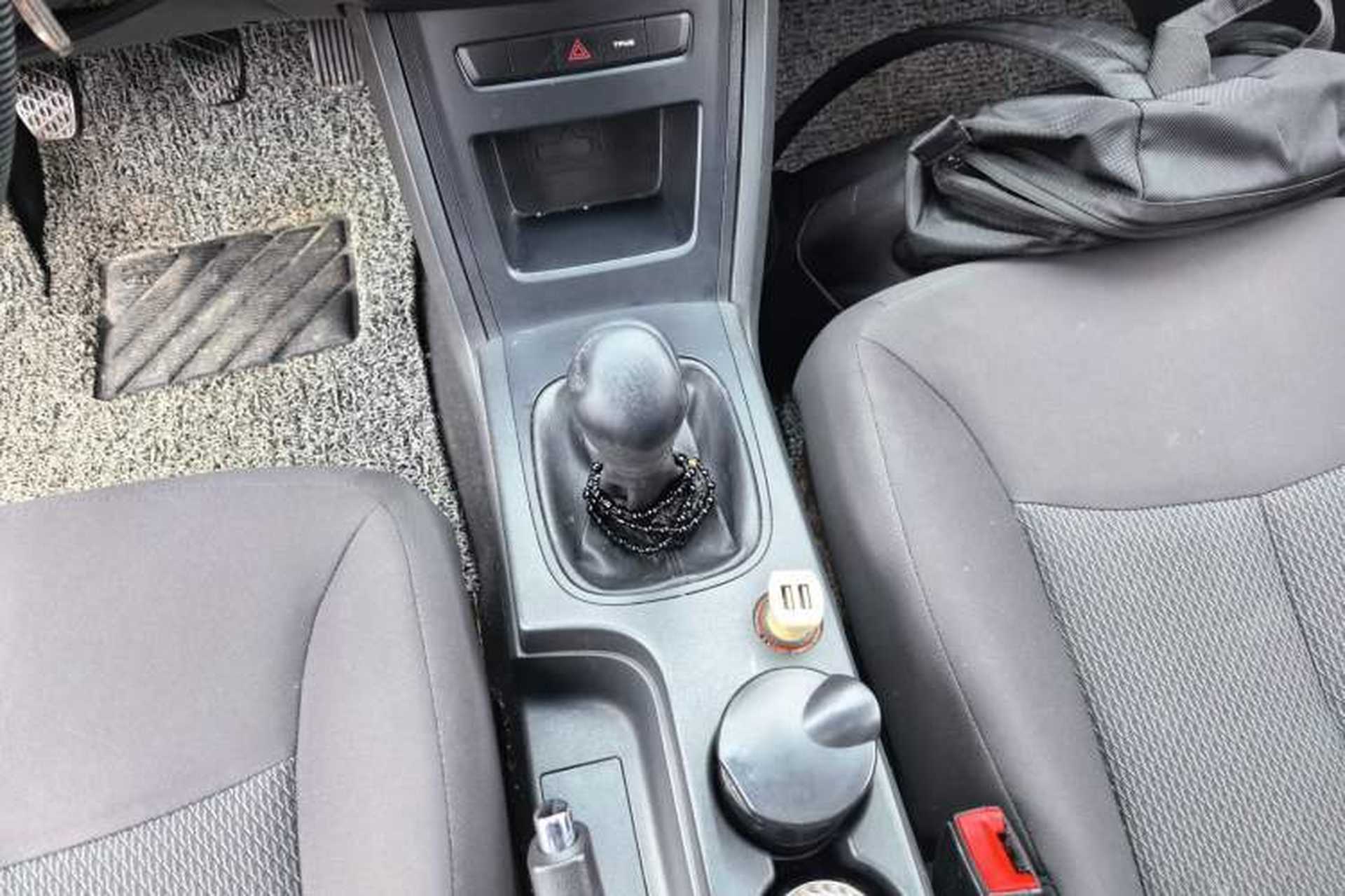 Used Roewe 350 2015 1.5L Manual Luxury Sunroof Edition Gear Lever