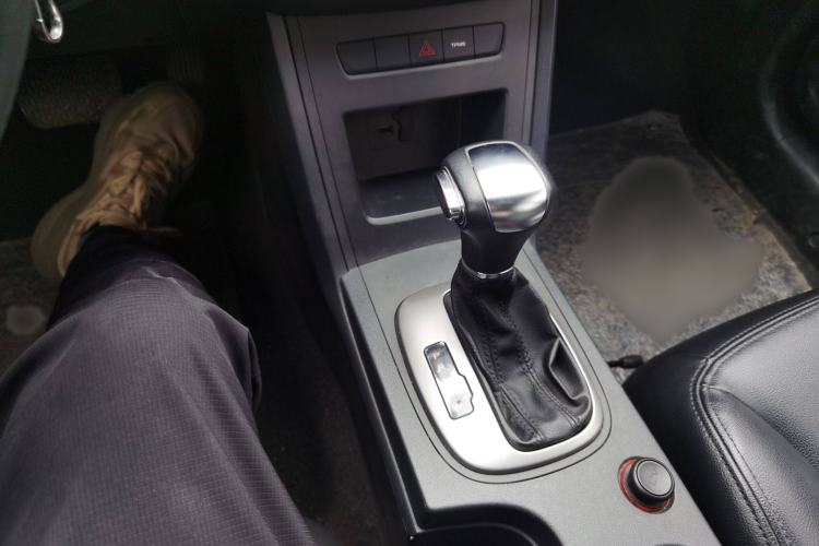 Used Roewe 350 2015 1.5L Automatic Luxury Sunroof Edition Gear Lever