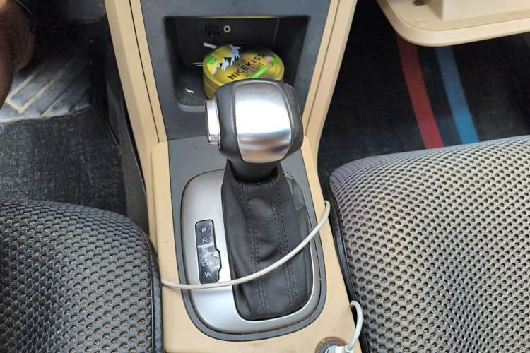 Used Roewe 350 2015 1.5L Automatic Luxury Sunroof Edition Gear Lever