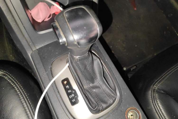 Used Roewe 350 2015 1.5L Automatic Luxury Sunroof Edition Gear Lever