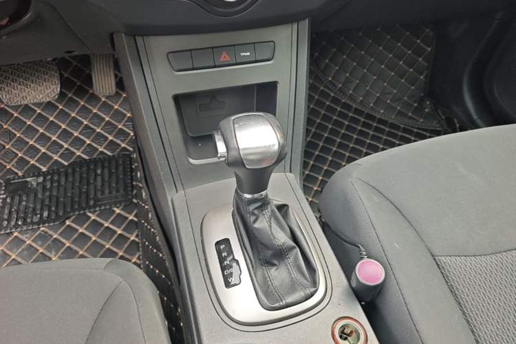 Used Roewe 350 2015 1.5L Automatic Luxury Sunroof Edition Gear Lever