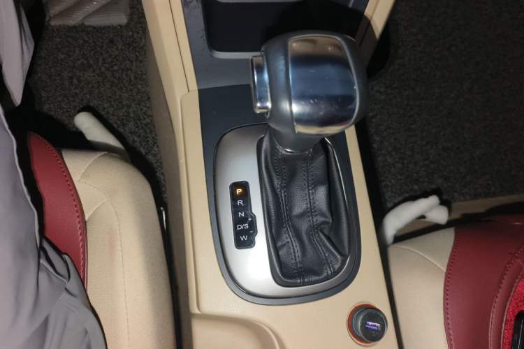 Used Roewe 350 2015 1.5L Automatic Luxury Sunroof Edition Gear Lever