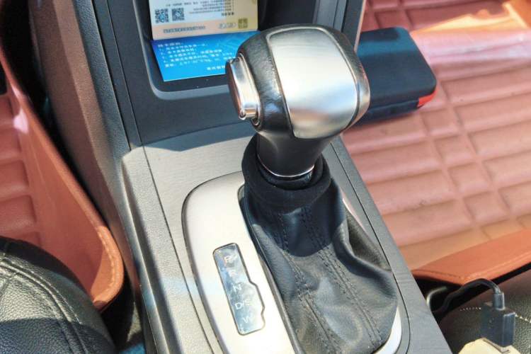 Used Roewe 350 2015 1.5L Automatic Luxury Sunroof Edition Gear Lever