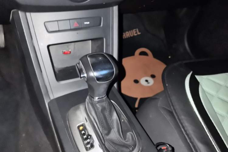 Used Roewe 350 2015 1.5L Automatic Luxury Sunroof Edition Gear Lever