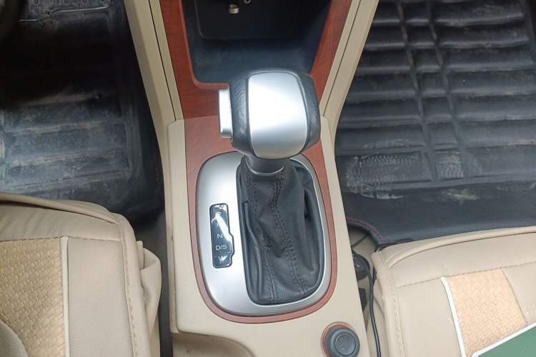 Used Roewe 350 2015 1.5L Automatic Luxury Edition Gear Lever