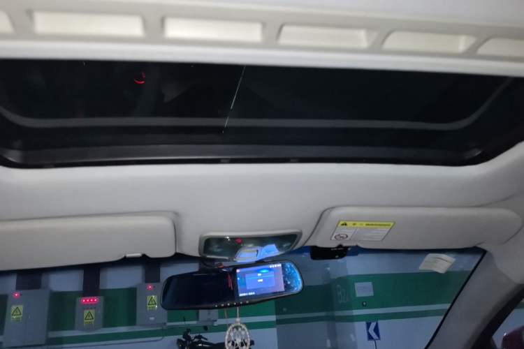 Used Roewe 350 2015 1.5L Automatic Luxury Sunroof Edition Headliner
