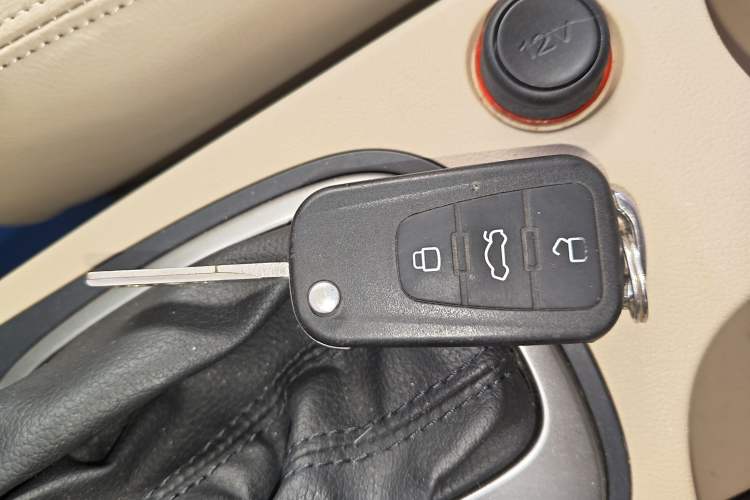 Used Roewe 350 2015 1.5L Automatic Luxury Sunroof Edition Interior 1