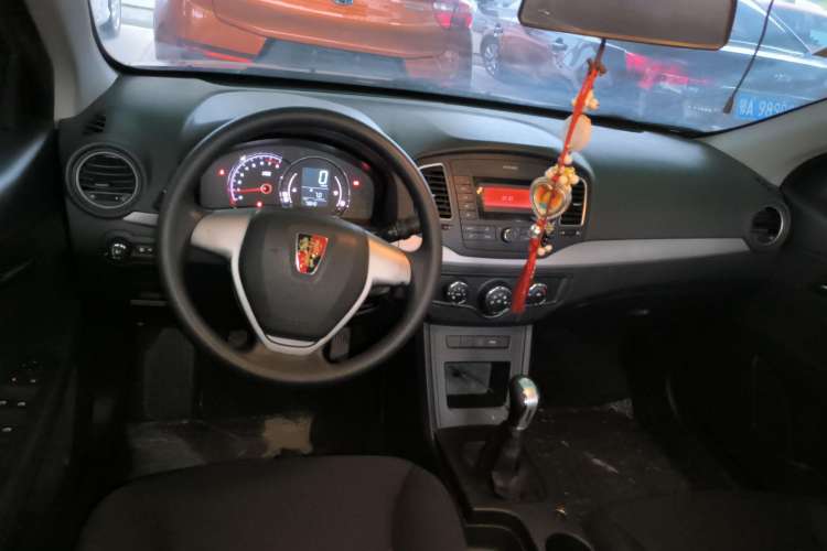 Used Roewe 350 2015 1.5L Manual Luxury Sunroof Edition Interior 3