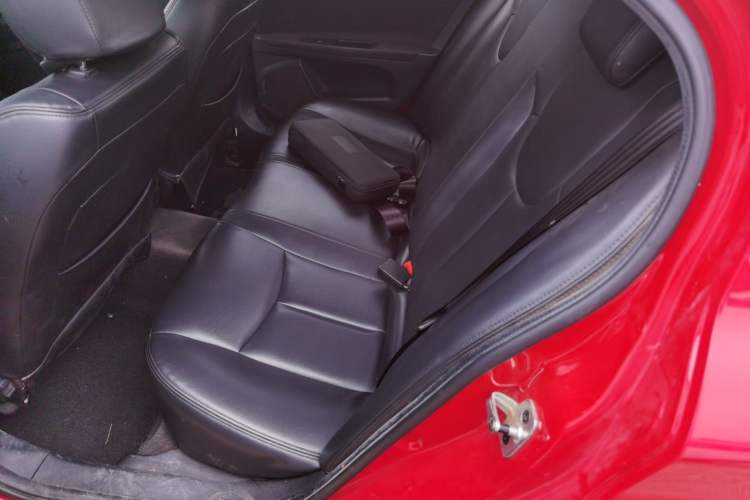 Used Roewe 350 2015 1.5L Automatic Luxury Sunroof Edition Interior 4
