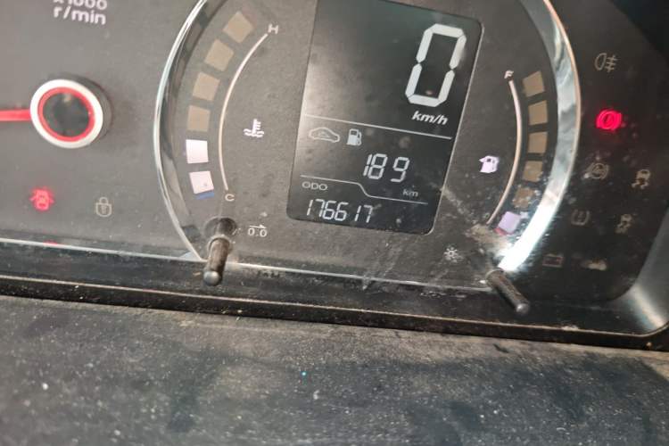 Used Roewe 350 2015 1.5L Manual Luxury Edition Odometer Close Up