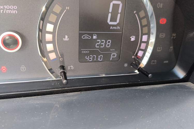 Used Roewe 350 2015 1.5L Automatic Luxury Sunroof Edition Odometer Close Up
