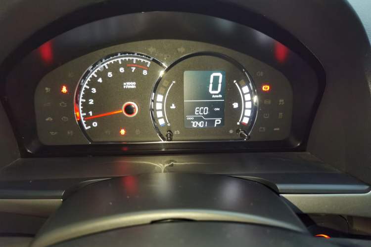 Used Roewe 350 2015 1.5L Automatic Luxury Sunroof Edition Odometer Close Up