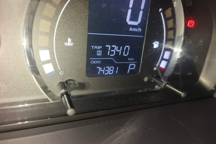 Used Roewe 350 2015 1.5L Automatic Luxury Sunroof Edition Odometer Close Up