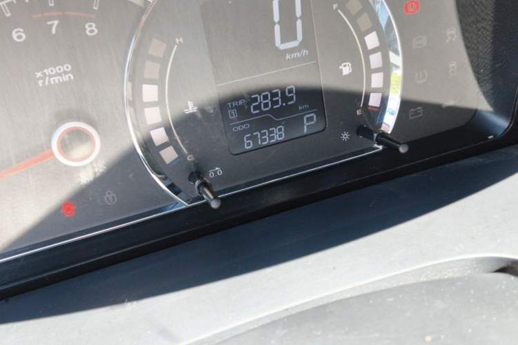Used Roewe 350 2015 1.5L Automatic Luxury Sunroof Edition Odometer Close Up