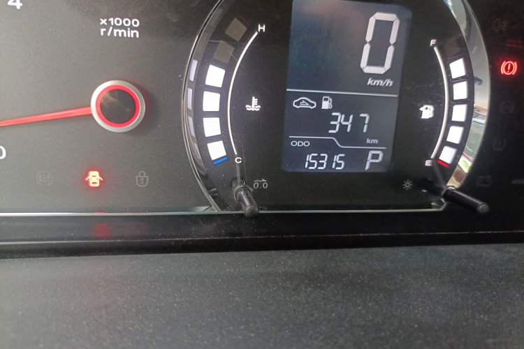 Used Roewe 350 2015 1.5L Automatic Luxury Edition Odometer Close Up