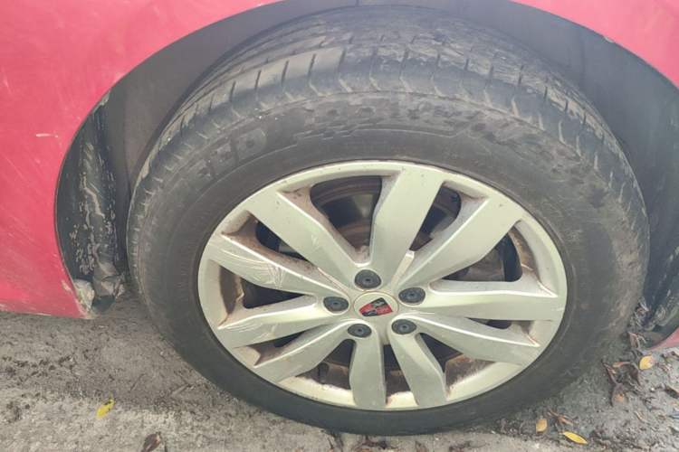 Used Roewe 350 2015 1.5L Manual Luxury Sunroof Edition Right Front Wheel Hub