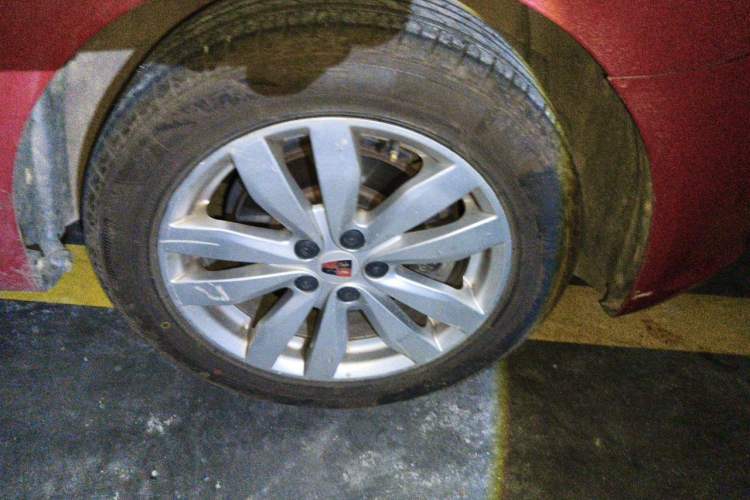 Used Roewe 350 2015 1.5L Manual Luxury Sunroof Edition Right Front Wheel Hub