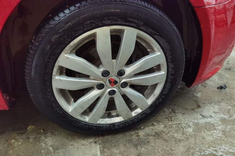 Used Roewe 350 2015 1.5L Automatic Luxury Sunroof Edition Right Front Wheel Hub