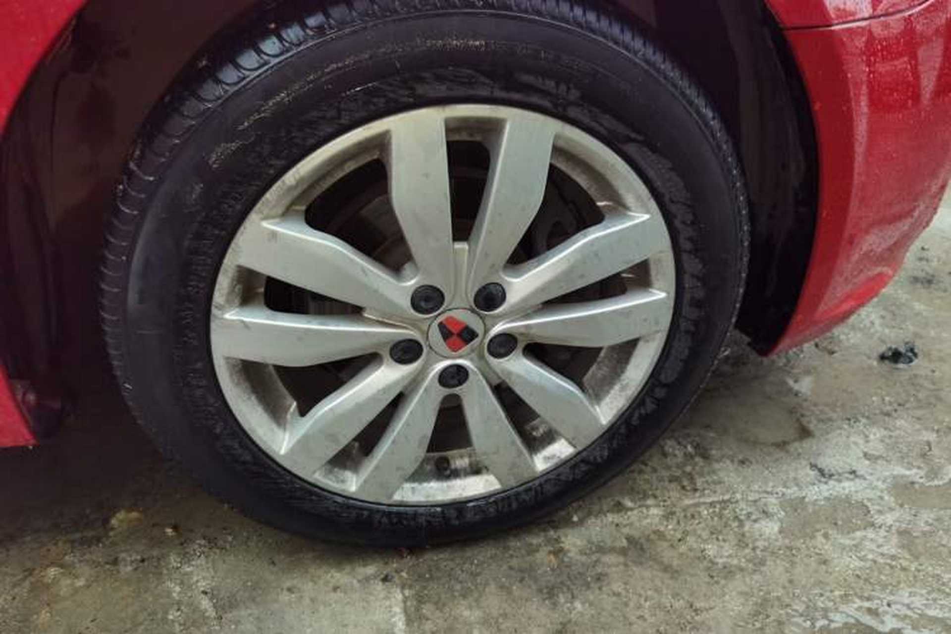 Used Roewe 350 2015 1.5L Automatic Luxury Sunroof Edition Right Front Wheel Hub