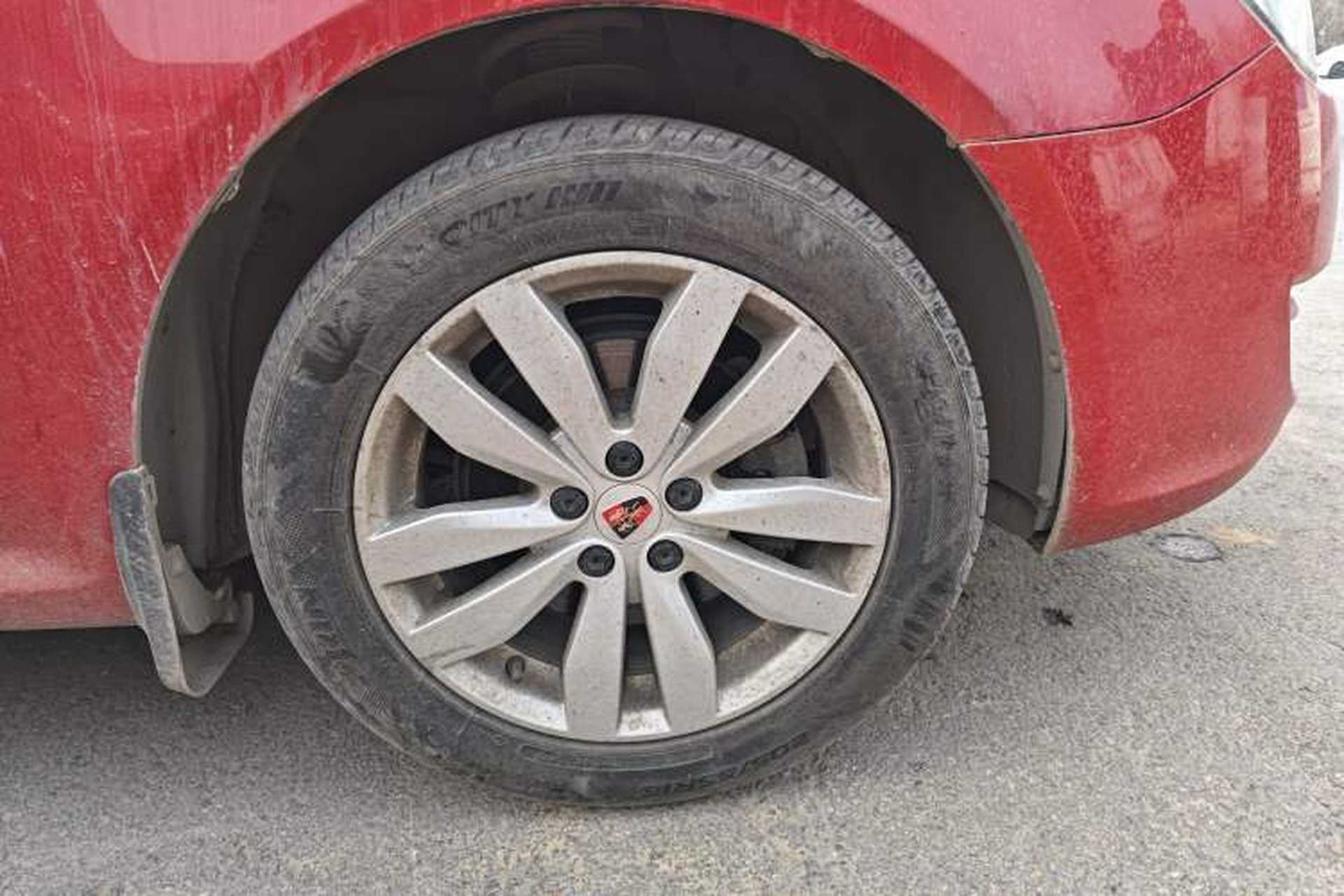 Used Roewe 350 2015 1.5L Manual Luxury Sunroof Edition Right Front Wheel Hub