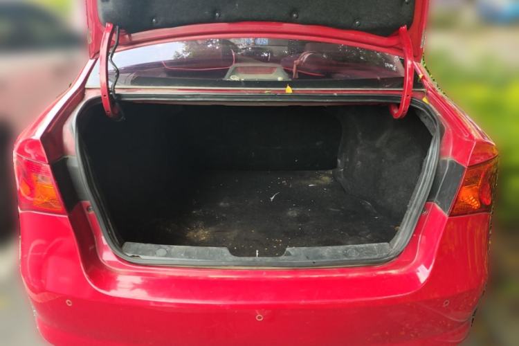 Used Roewe 350 2015 1.5L Manual Luxury Sunroof Edition Trunk