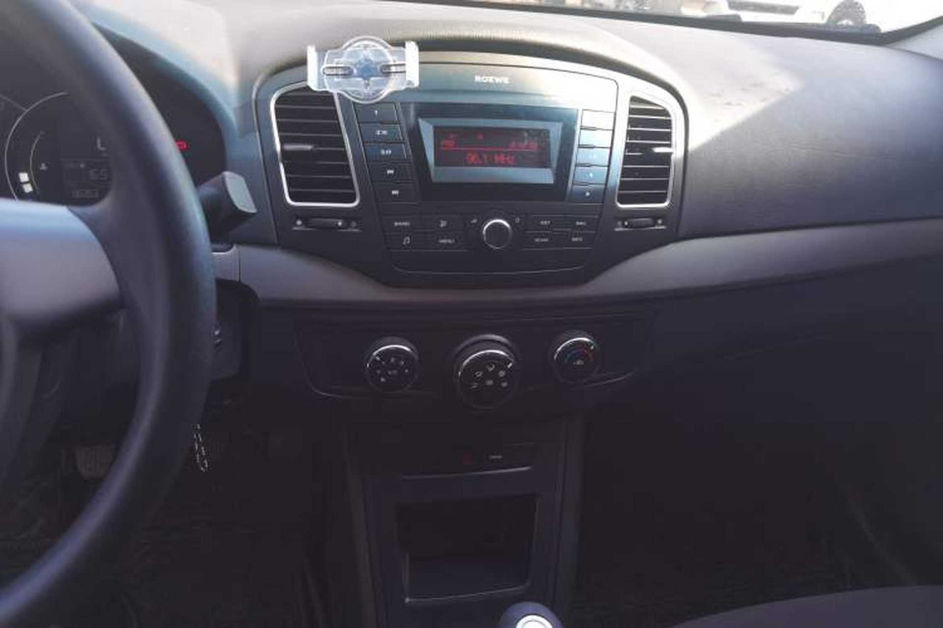 Used Roewe 350 2015 1.5L Manual Luxury Sunroof Edition Audio And AC Panel