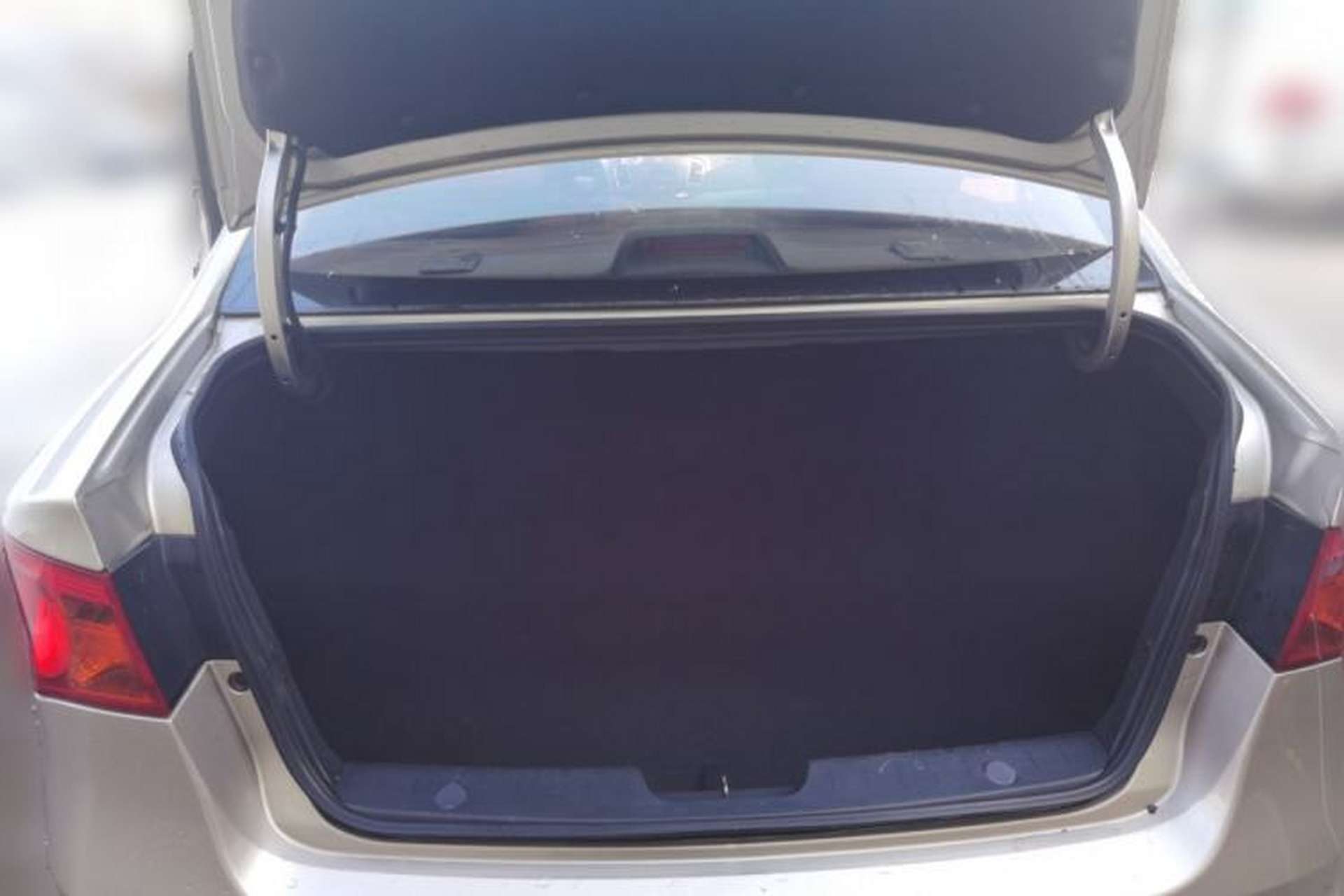 Used Roewe 350 2015 1.5L Manual Luxury Sunroof Edition Trunk