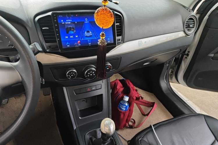 Used Roewe 350 2015 1.5L Manual Luxury Sunroof Edition Audio And AC Panel