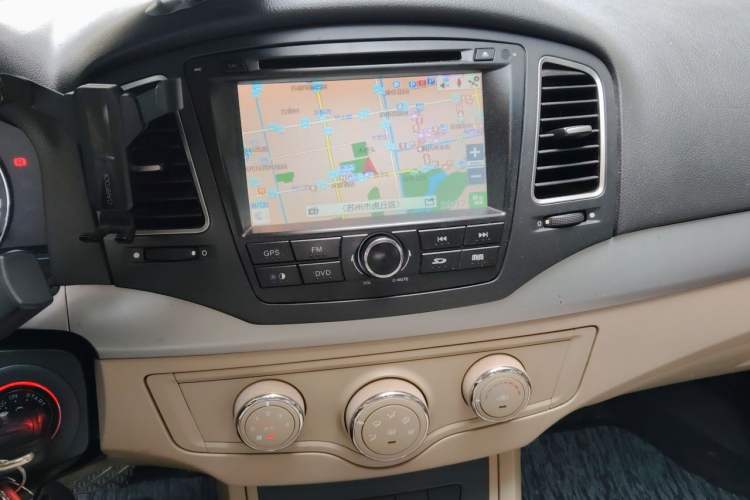 Used Roewe 350 2015 1.5L Automatic Luxury Sunroof Edition Audio And AC Panel