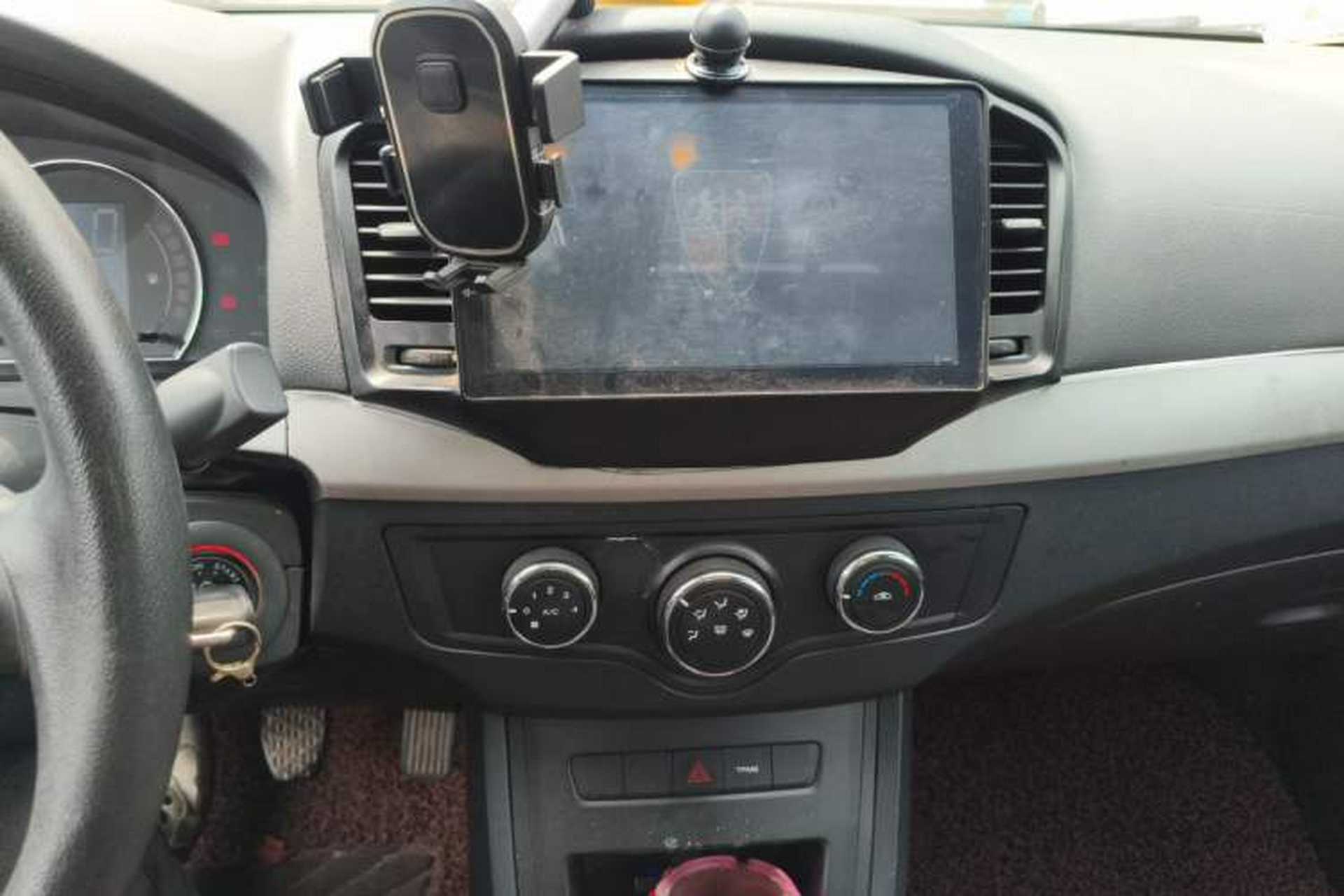 Used Roewe 350 2015 1.5L Manual Luxury Sunroof Edition Audio And AC Panel