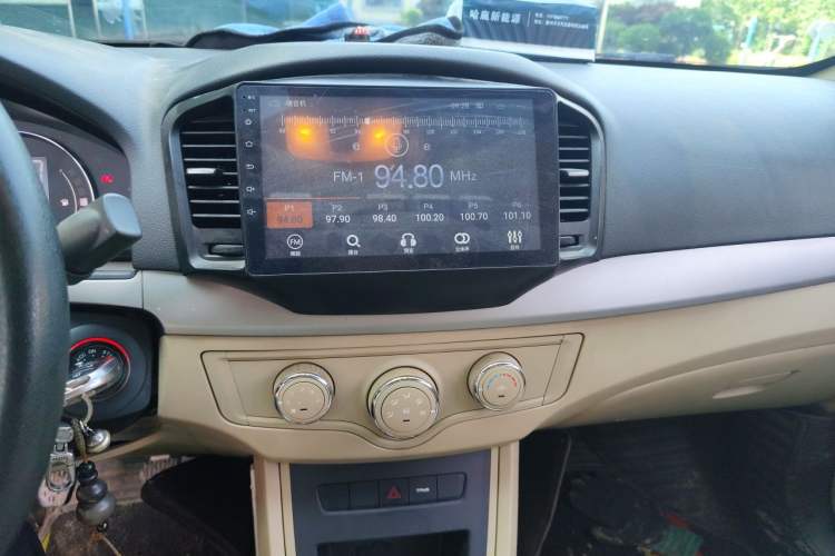 Used Roewe 350 2015 1.5L Manual Luxury Sunroof Edition Audio And AC Panel