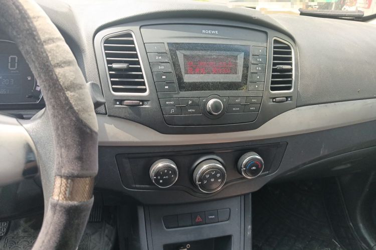 Used Roewe 350 2015 1.5L Manual Luxury Sunroof Edition Audio And AC Panel