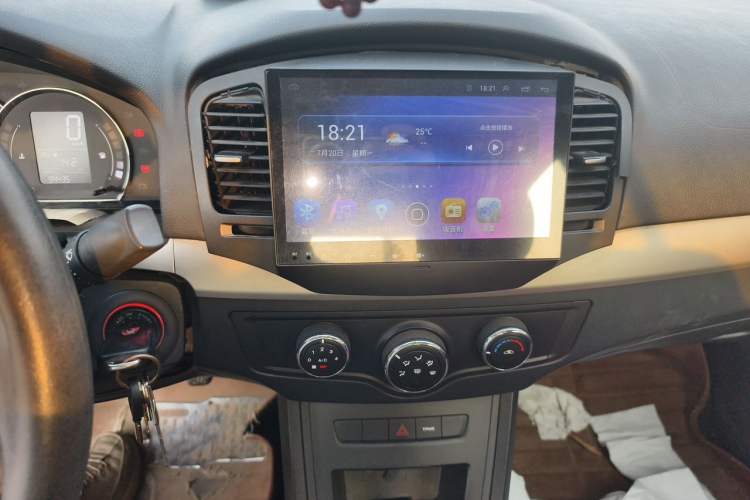 Used Roewe 350 2015 1.5L Manual Luxury Sunroof Edition Audio And AC Panel