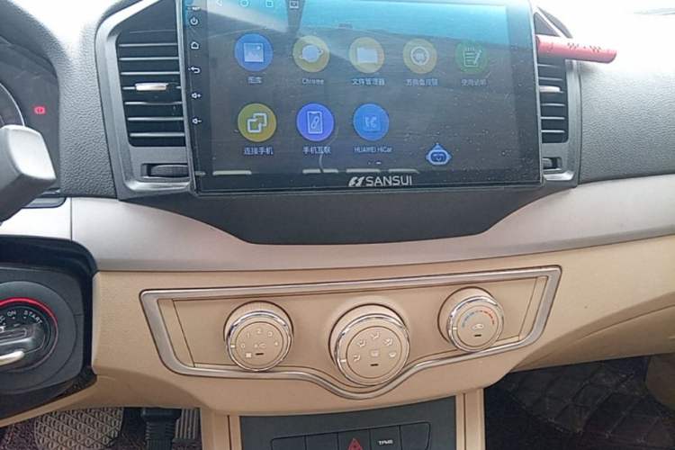 Used Roewe 350 2015 1.5L Automatic Luxury Sunroof Edition Audio And AC Panel